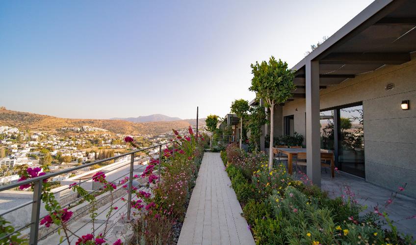 En fazla 4 yetişkin + 1 bebek (0-2 yaş).