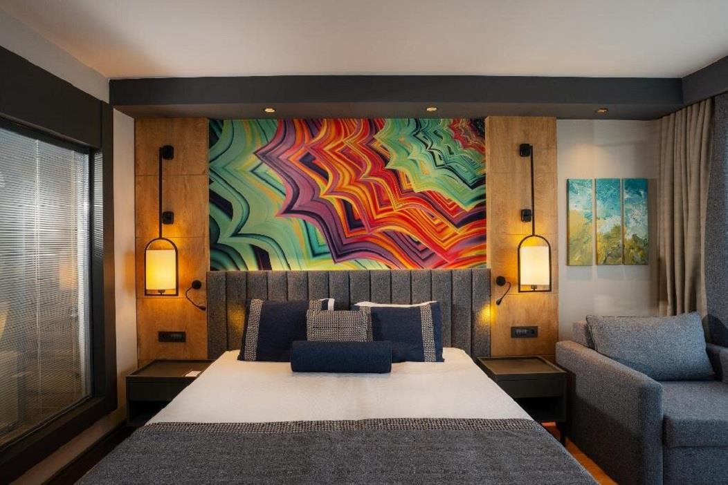 En fazla 3 yetişkin veya 2 yetişkin + 2 çocuk.