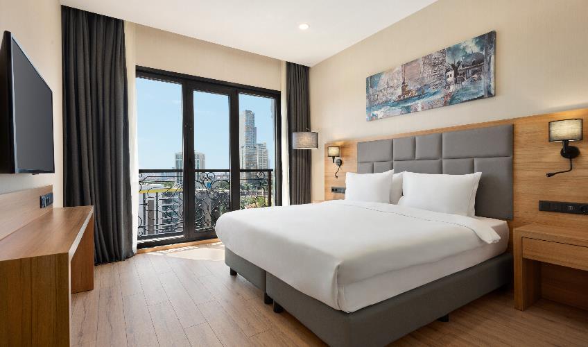 En fazla 4 yetişkin.