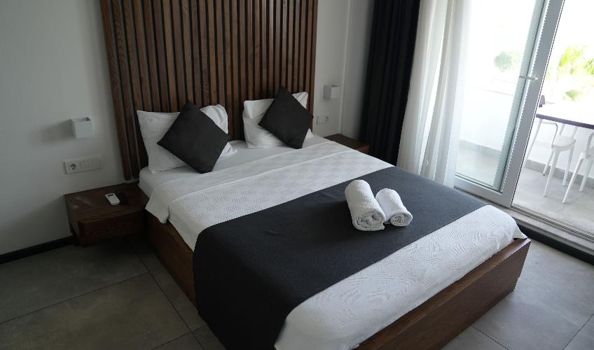 En fazla 2 yetişkin.