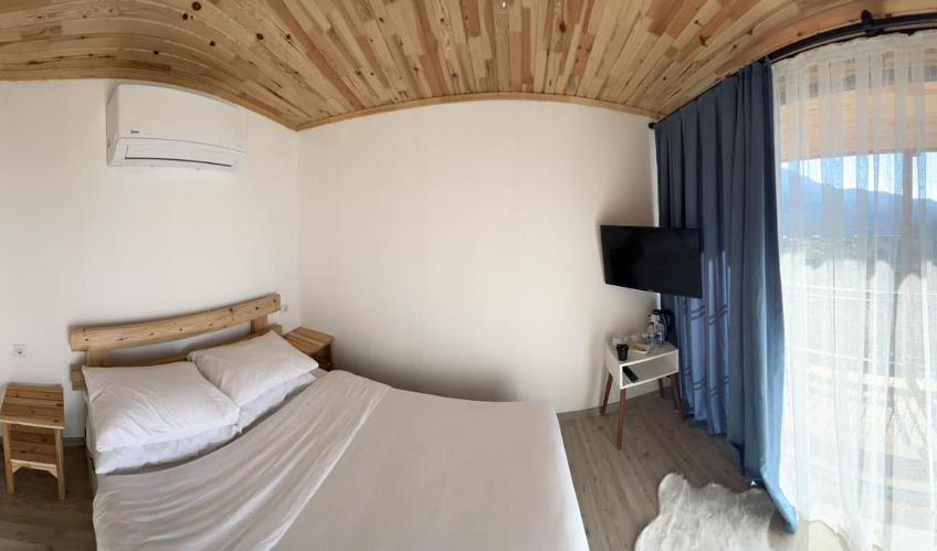 En fazla 2 yetişkin.