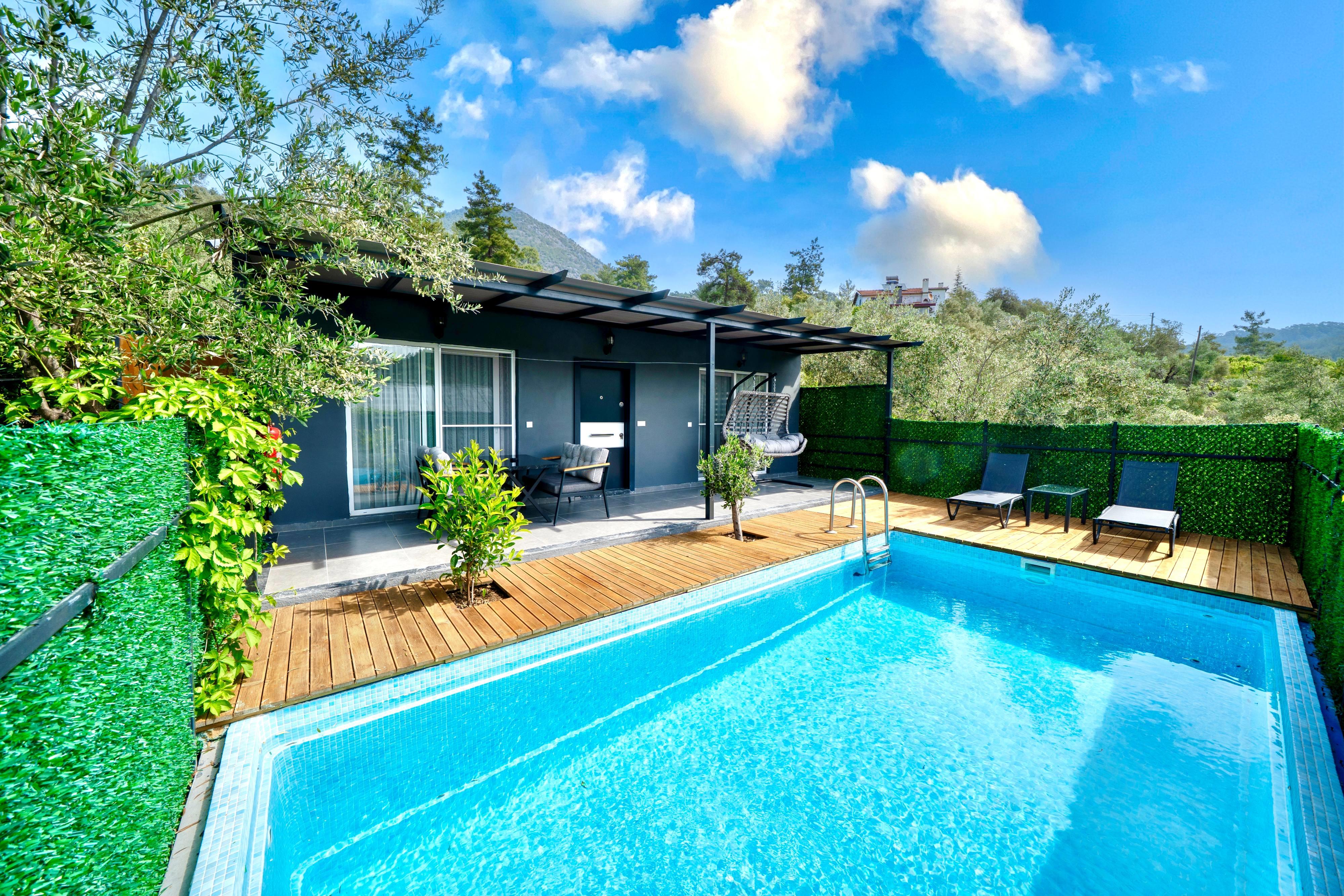 En az 2 yetişkin, En fazla 4 yetişkin.