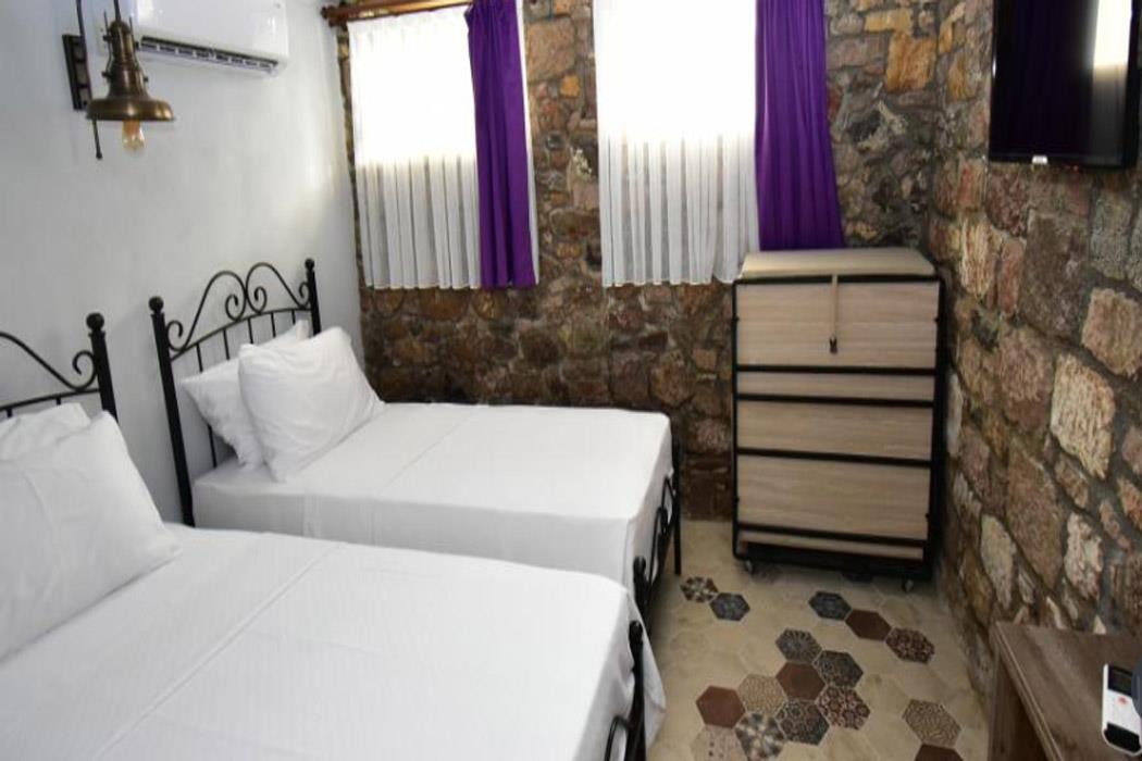 En fazla 2 yetişkin.