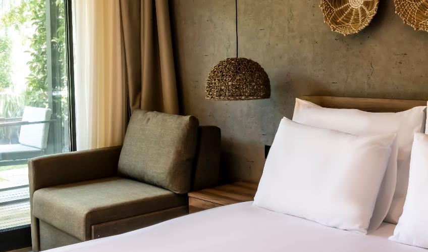 En fazla 2 yetişkin + 1 çocuk + 1 bebek (0-2 yaş) veya 1 yetişkin + 2 çocuk + 1 bebek (0-2 yaş).