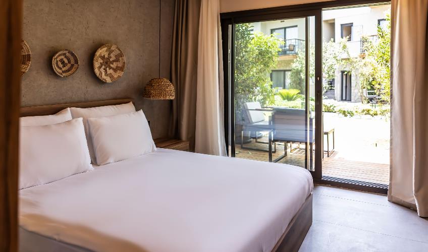 En fazla 4 yetişkin + 1 bebek (0-2 yaş) veya 3 yetişkin + 1 çocuk + 1 bebek (0-2 yaş).