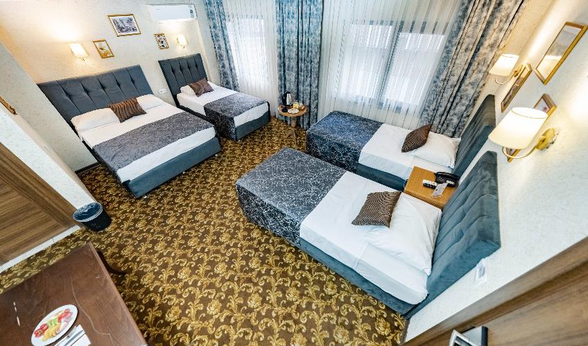 En az 2 yetişkin, En fazla 4 yetişkin + 1 bebek (0-2 yaş) veya 3 yetişkin + 1 çocuk + 1 bebek (0-2 yaş).