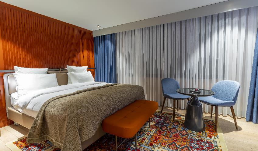 En az 2 yetişkin, En fazla 4 yetişkin.