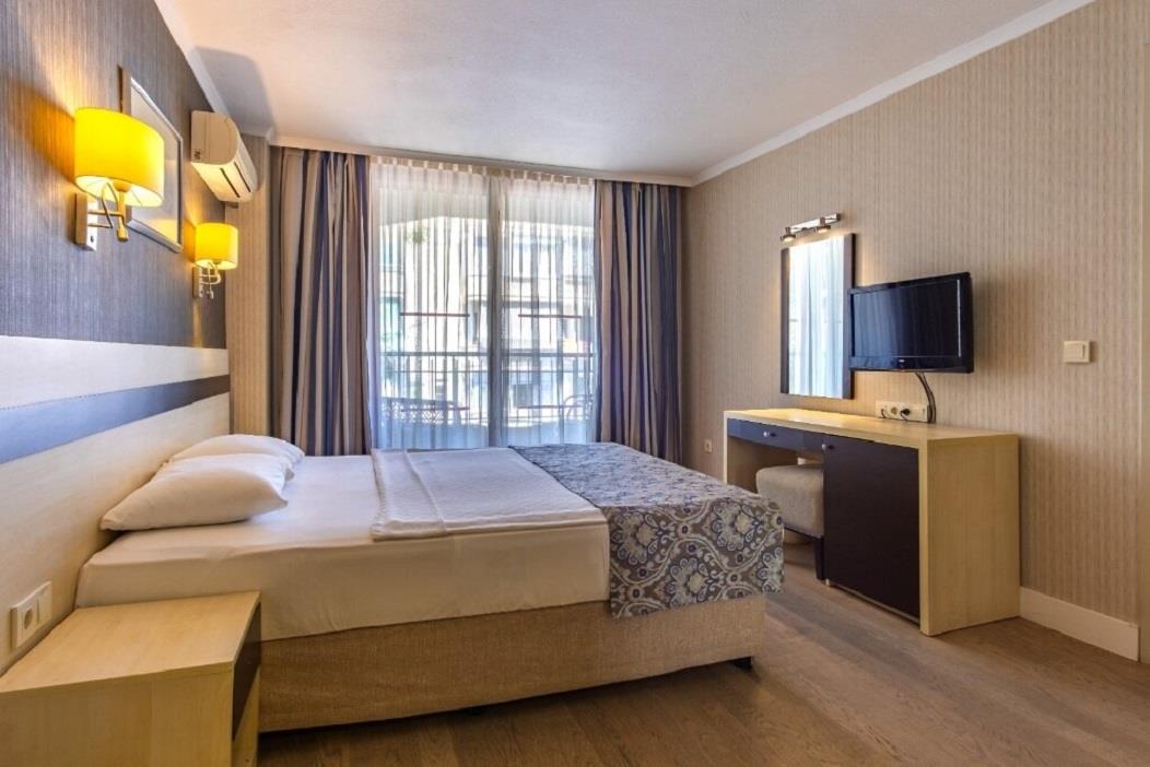 En fazla 3 yetişkin veya 2 yetişkin + 1 çocuk.