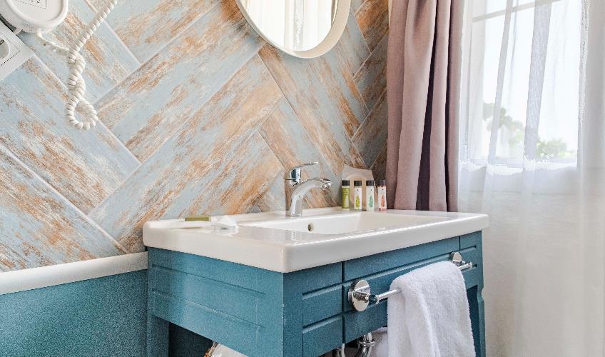 En fazla 3 yetişkin.