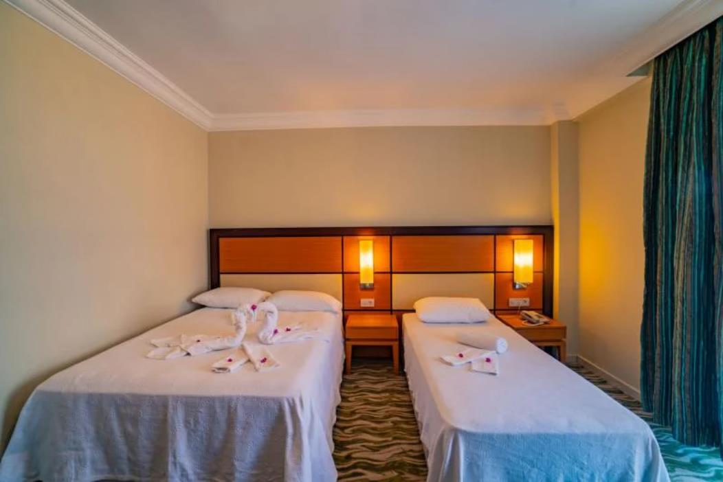 En fazla 3 yetişkin veya 2 yetişkin + 1 çocuk.