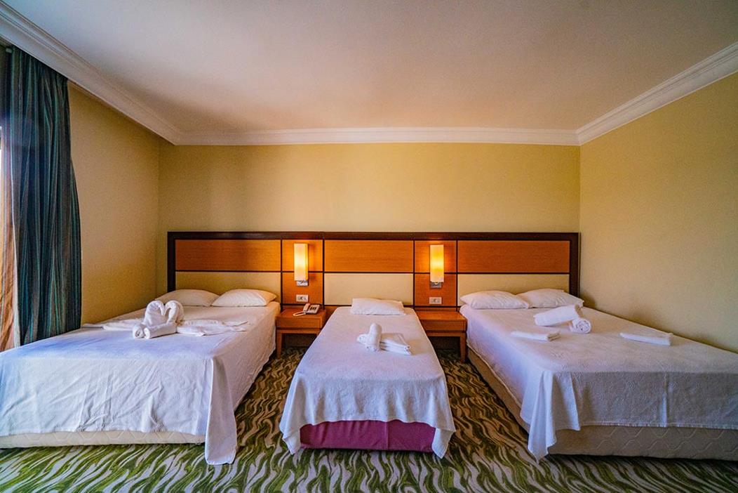 En az 2 yetişkin, En fazla 4 yetişkin + 1 çocuk veya 3 yetişkin + 2 çocuk.