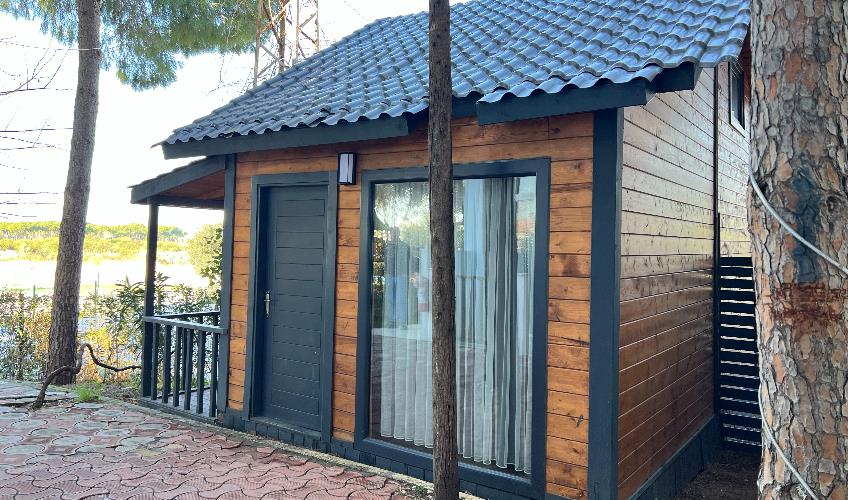 En fazla 4 yetişkin.