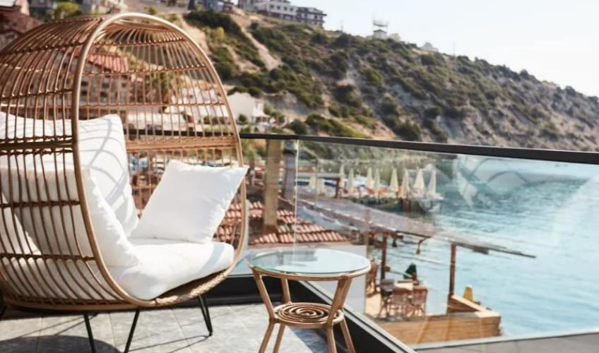 En fazla 3 yetişkin.