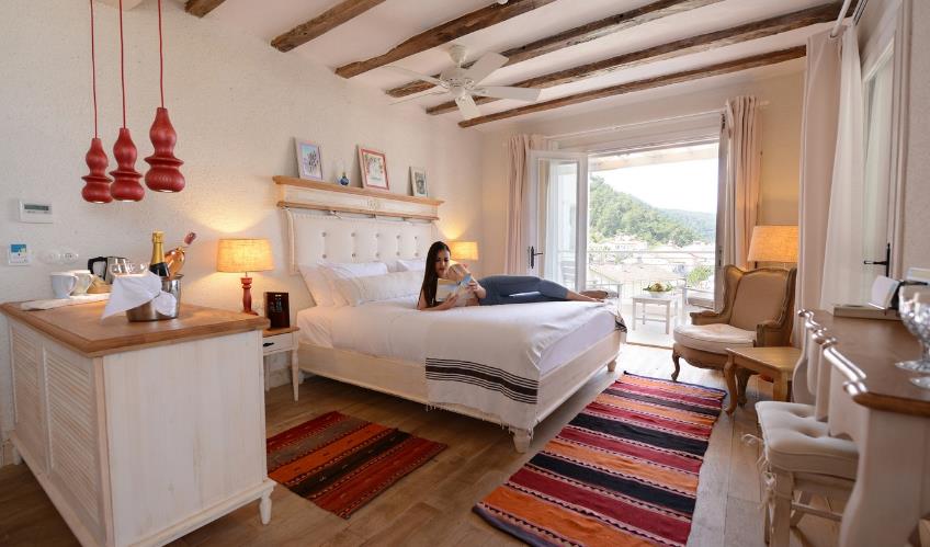 En fazla 2 yetişkin.