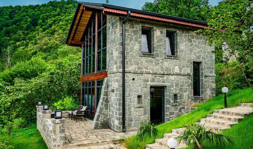 En fazla 4 yetişkin.