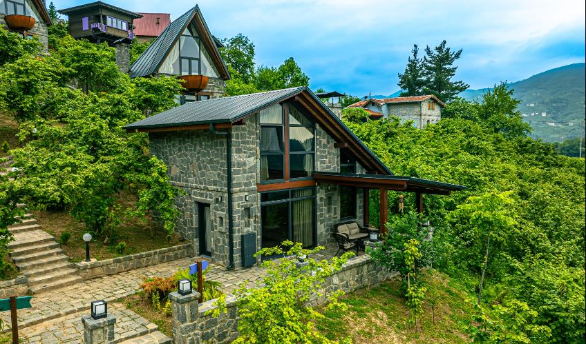 En fazla 4 yetişkin.