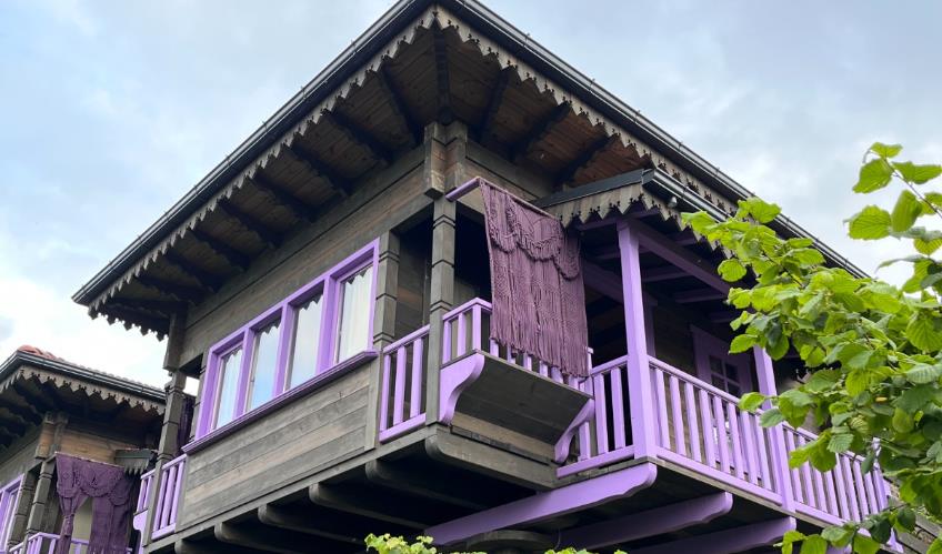 En fazla 2 yetişkin + 1 çocuk veya 1 yetişkin + 1 çocuk.