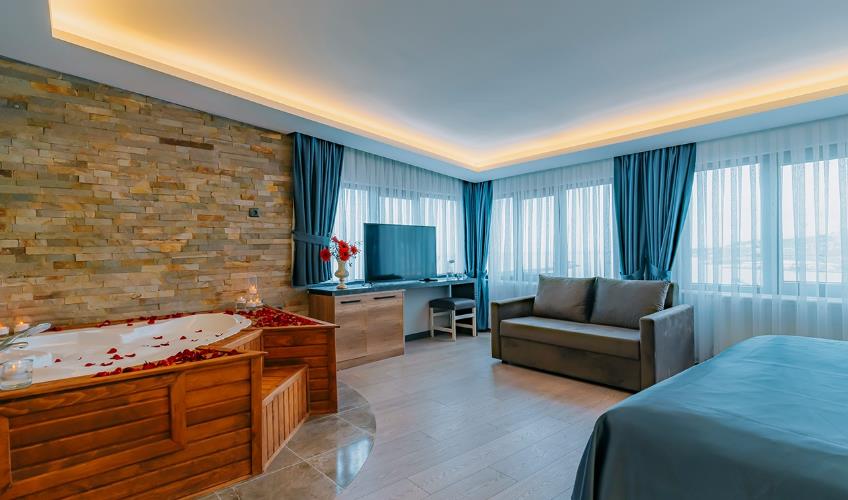 En fazla 2 yetişkin.