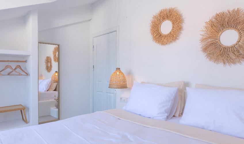 En fazla 4 yetişkin + 1 bebek (0-2 yaş) veya 3 yetişkin + 1 çocuk + 1 bebek (0-2 yaş).