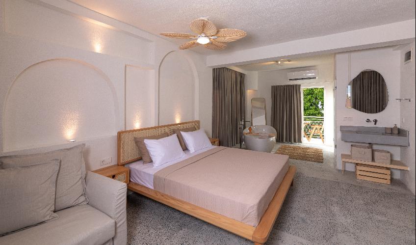 En fazla 2 yetişkin + 1 bebek (0-2 yaş).