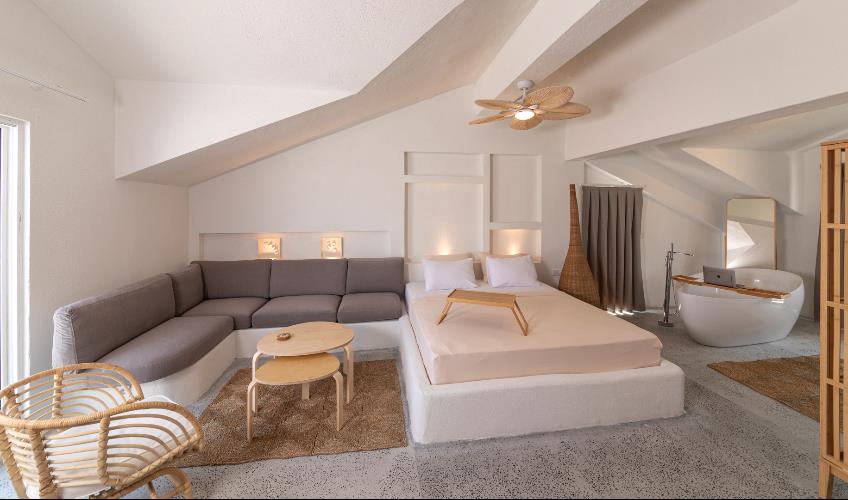 En fazla 2 yetişkin + 1 bebek (0-2 yaş).