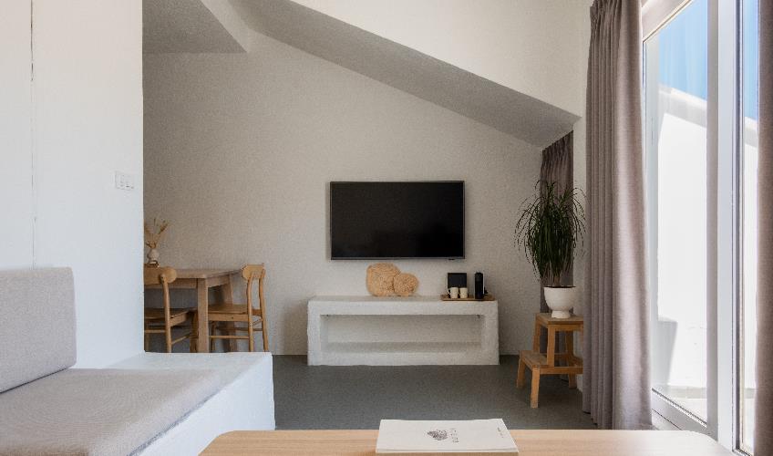 En fazla 4 yetişkin + 1 bebek (0-2 yaş) veya 3 yetişkin + 1 çocuk + 1 bebek (0-2 yaş).