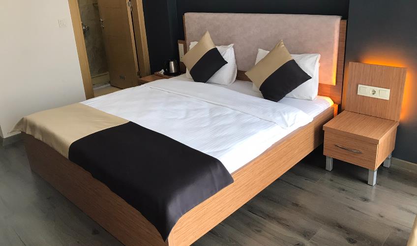 En fazla 2 yetişkin.