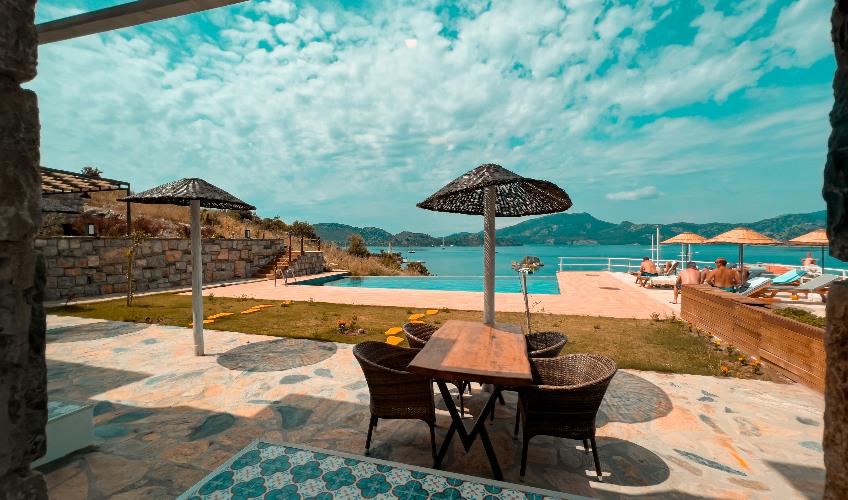 En az 2 yetişkin, En fazla 4 yetişkin.