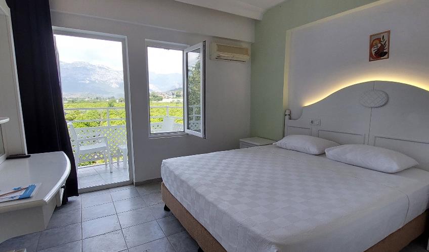 En fazla 2 yetişkin.