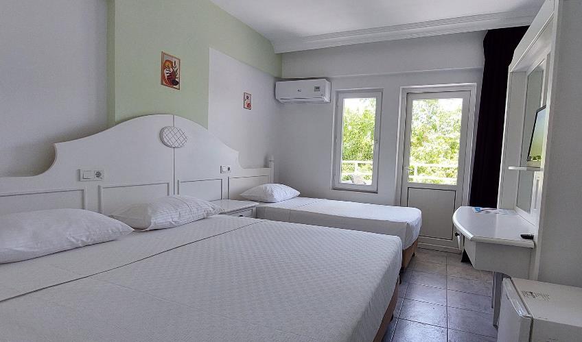 En fazla 3 yetişkin veya 2 yetişkin + 1 çocuk.