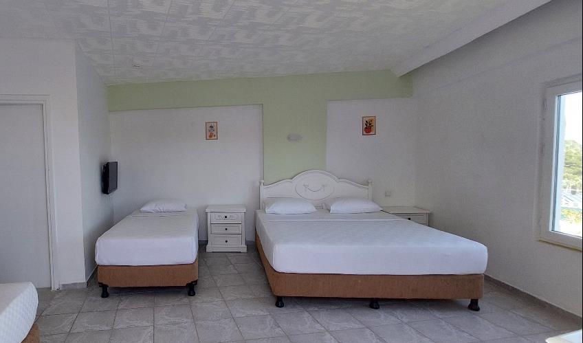 En fazla 4 yetişkin veya 3 yetişkin + 1 çocuk.