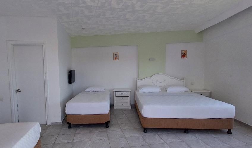 En fazla 4 yetişkin veya 3 yetişkin + 1 çocuk.