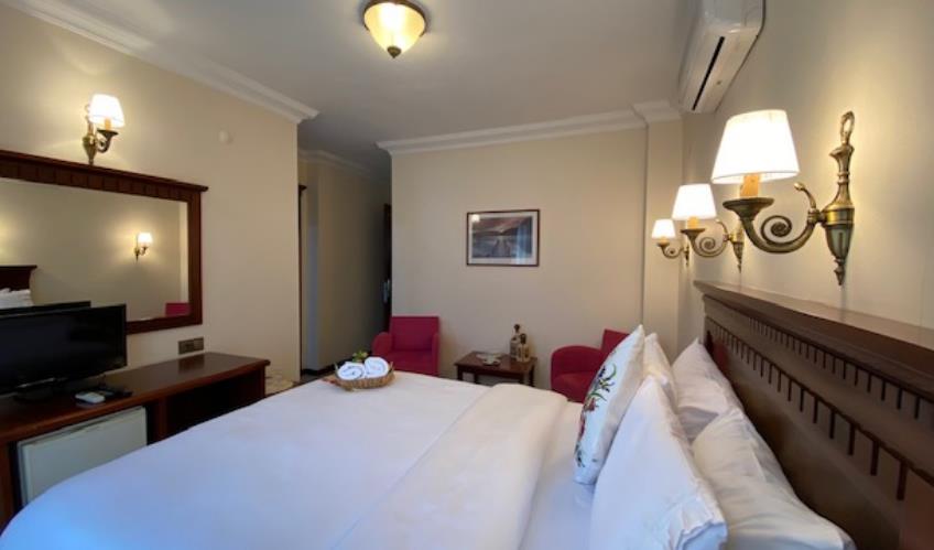 En fazla 2 yetişkin.