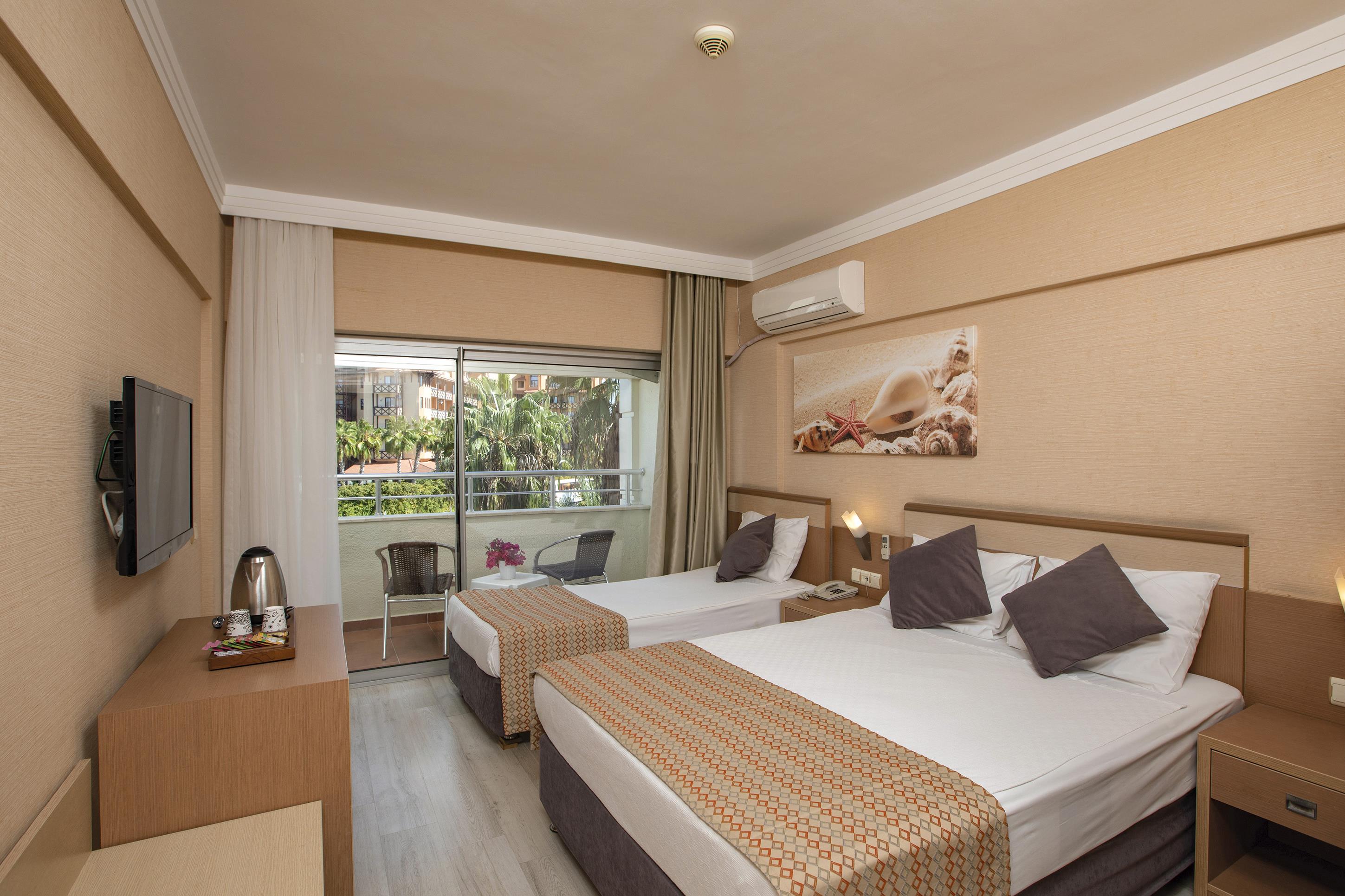 En fazla 3 yetişkin veya 2 yetişkin + 1 çocuk.