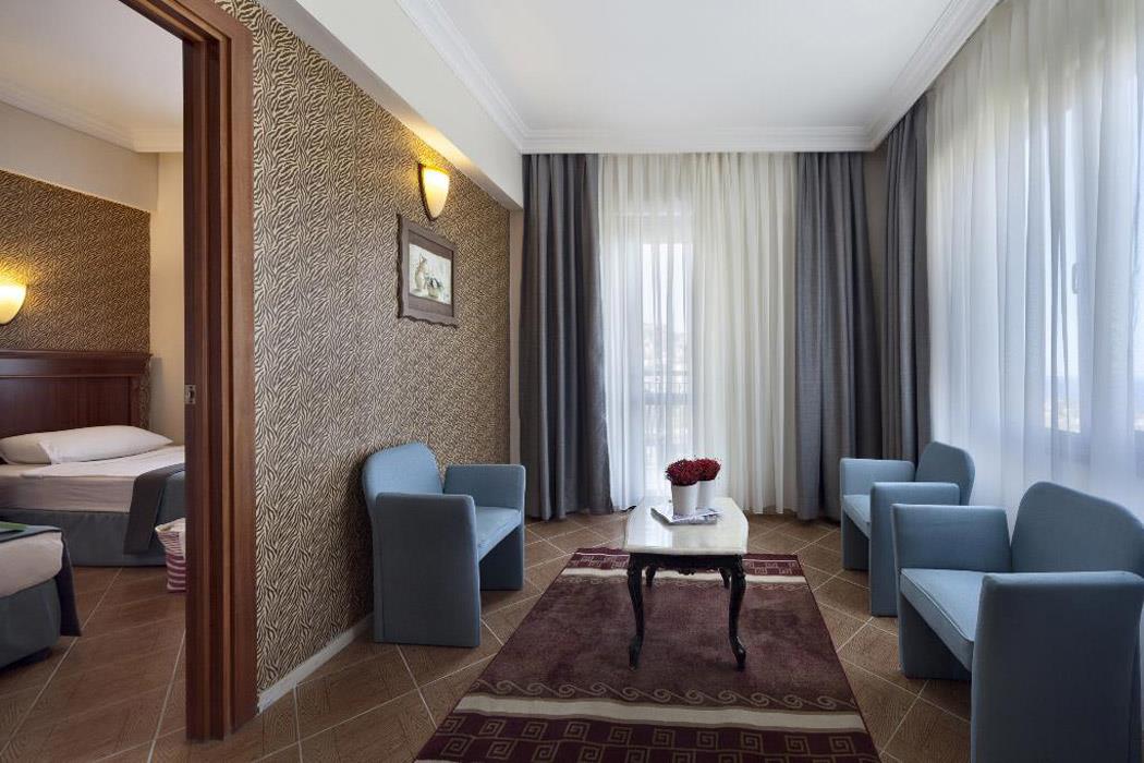 En az 2 yetişkin, En fazla 2 yetişkin + 2 çocuk.