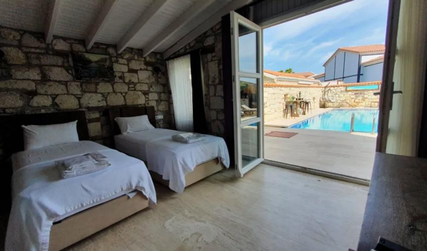 En fazla 2 yetişkin.