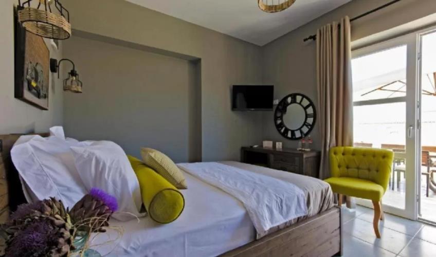 En fazla 3 yetişkin.