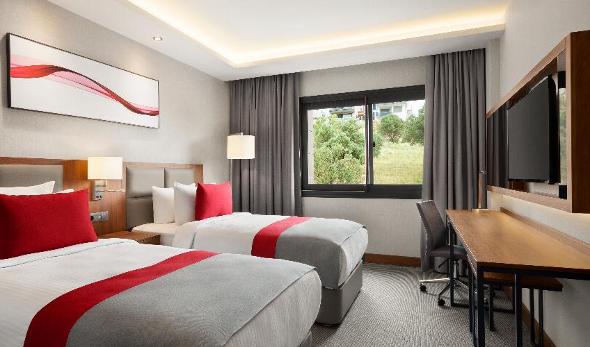 En fazla 2 yetişkin.