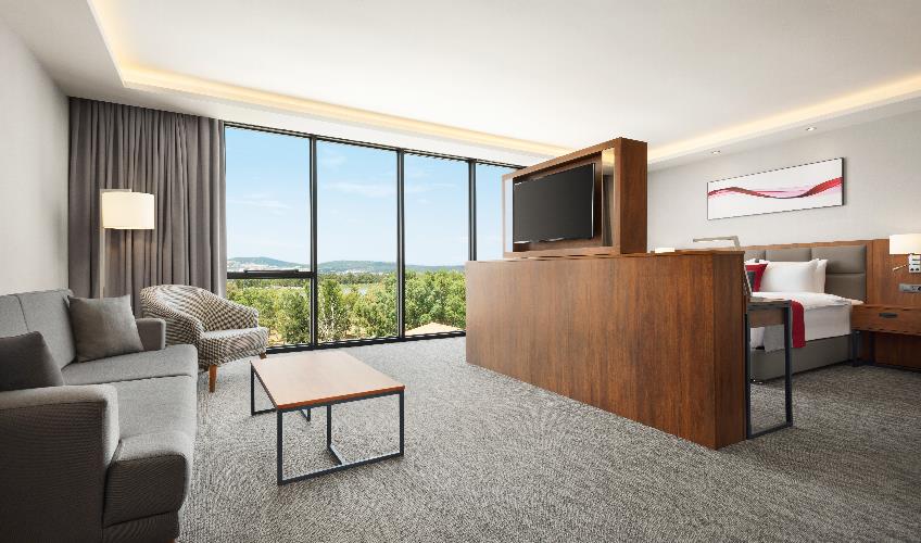 En fazla 3 yetişkin + 1 bebek (0-2 yaş).