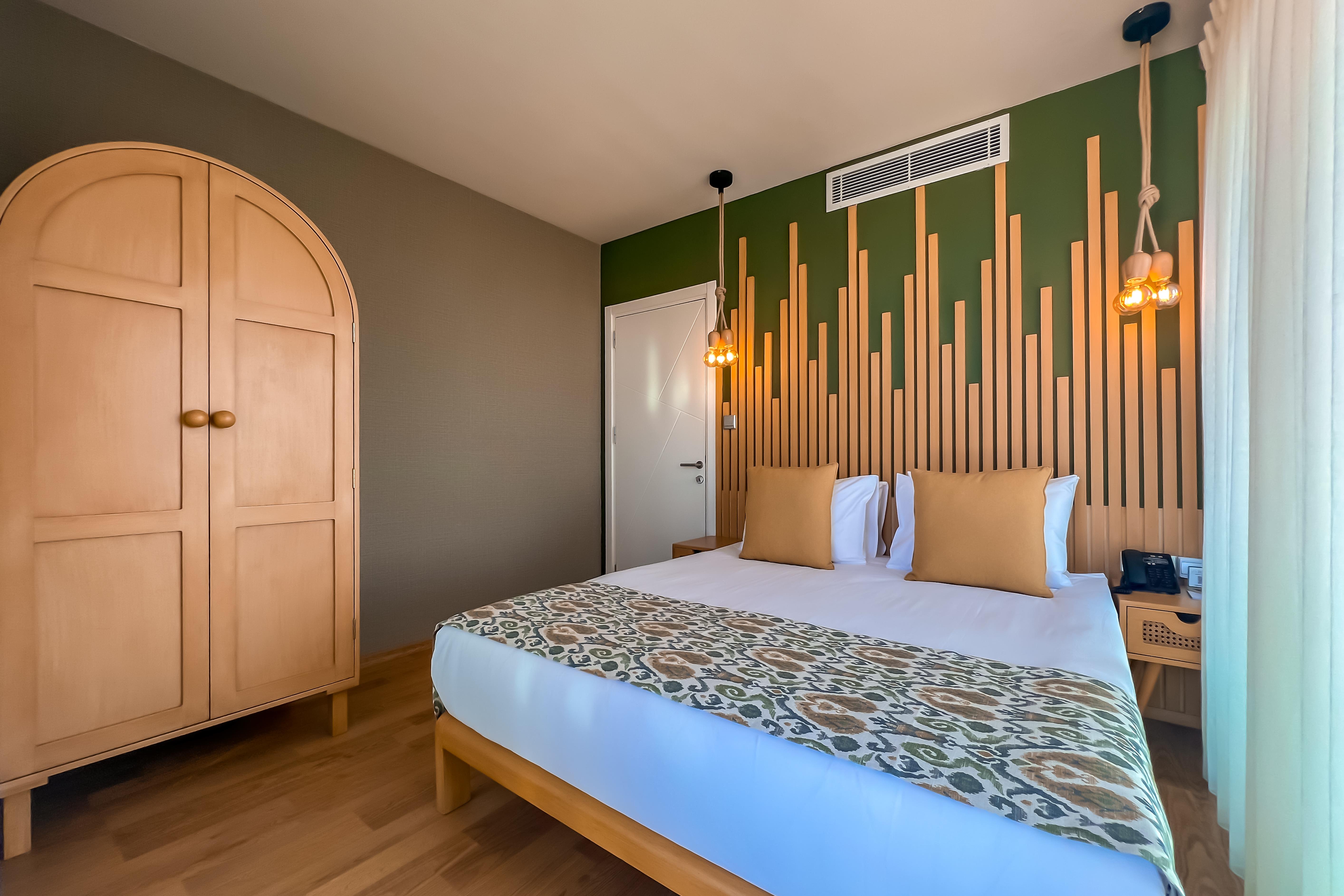 En fazla 2 yetişkin.