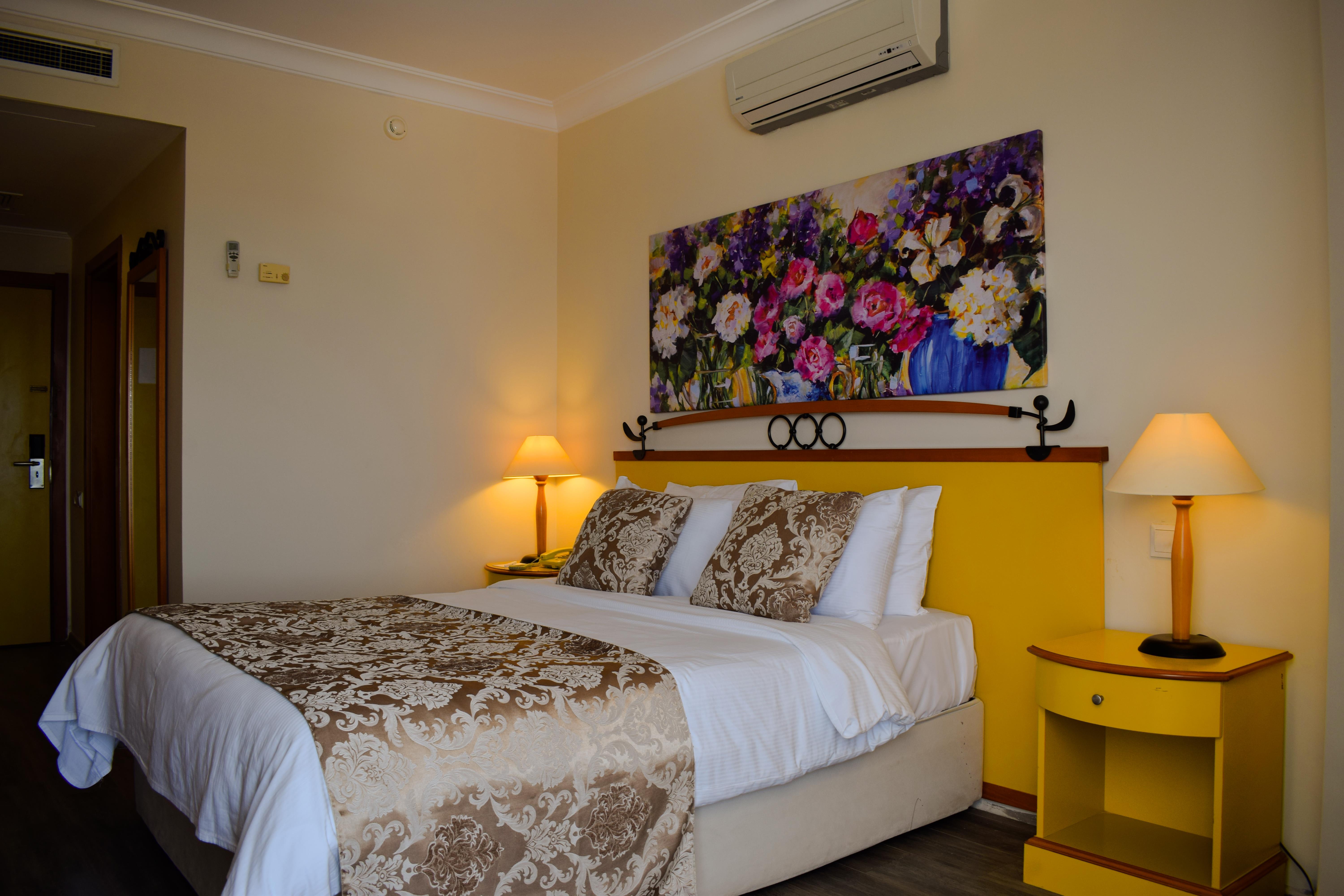 En fazla 3 yetişkin veya 2 yetişkin + 1 çocuk.