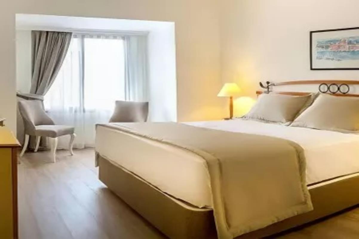 En az 2 yetişkin, En fazla 4 yetişkin veya 3 yetişkin + 1 çocuk.