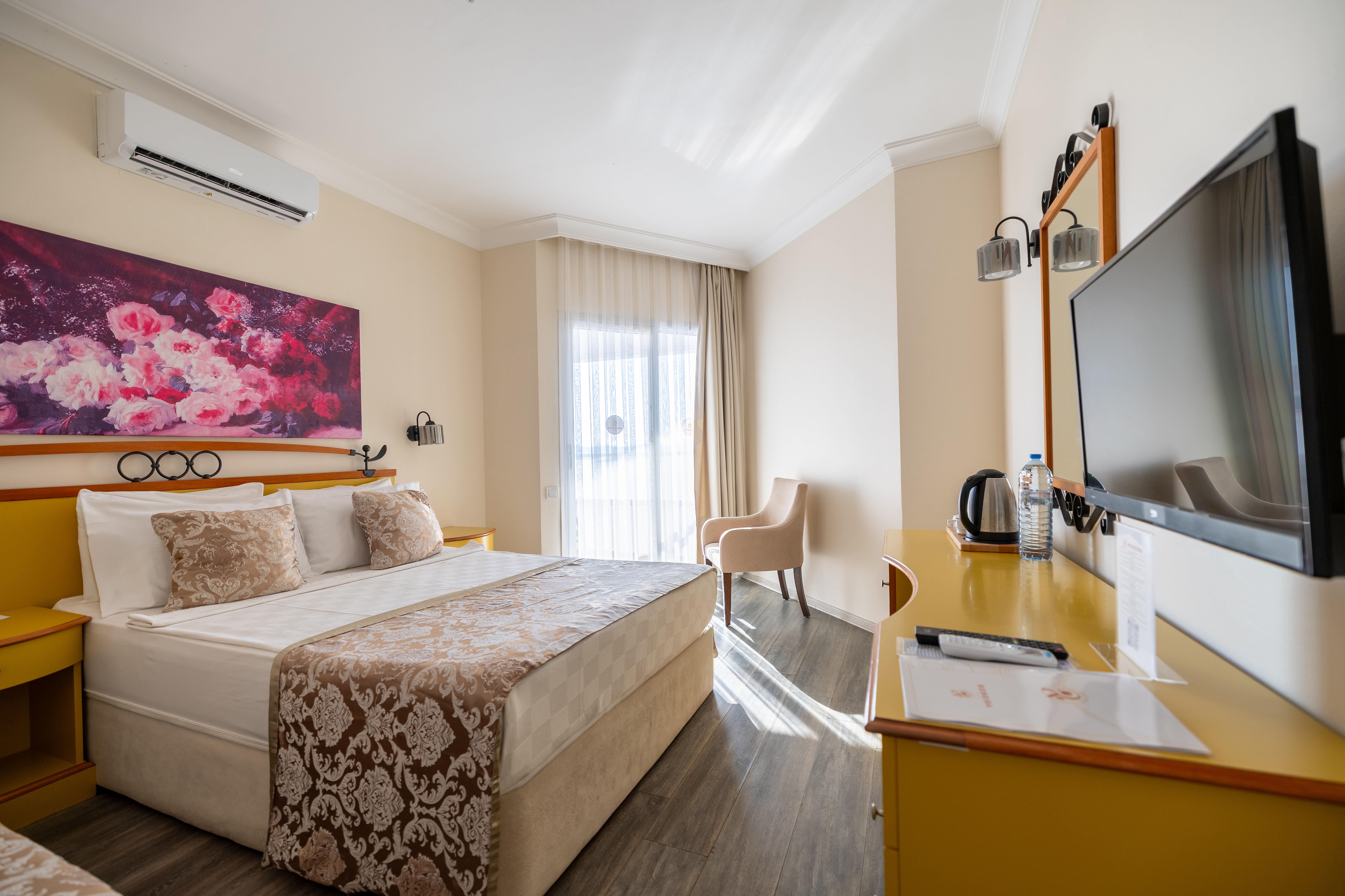 En fazla 3 yetişkin veya 2 yetişkin + 1 çocuk.