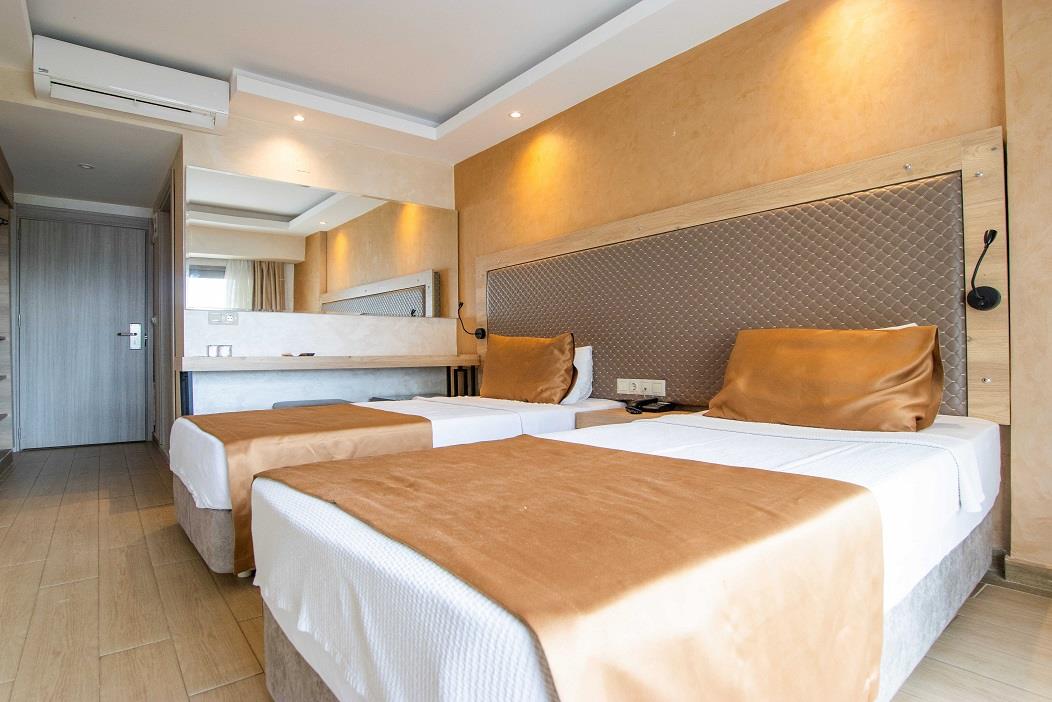 En fazla 3 yetişkin veya 2 yetişkin + 1 çocuk.