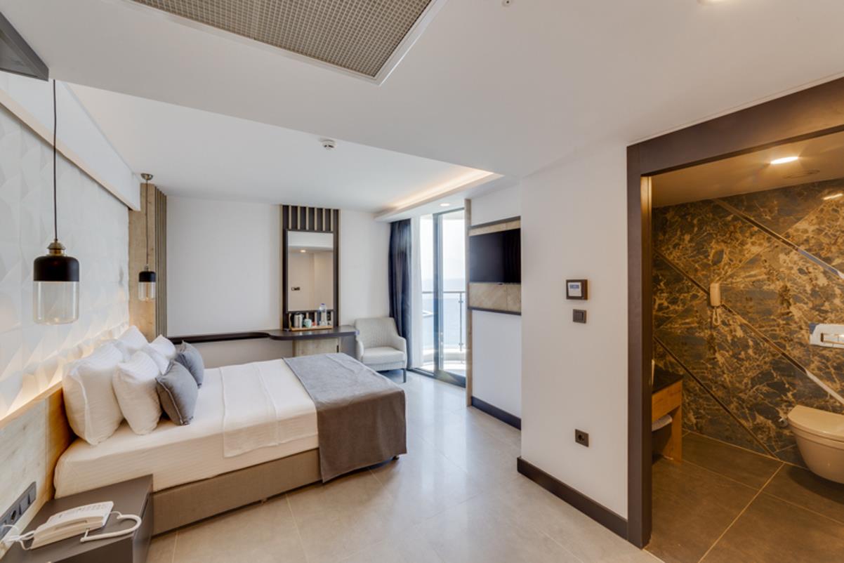 En fazla 3 yetişkin veya 2 yetişkin + 1 çocuk.