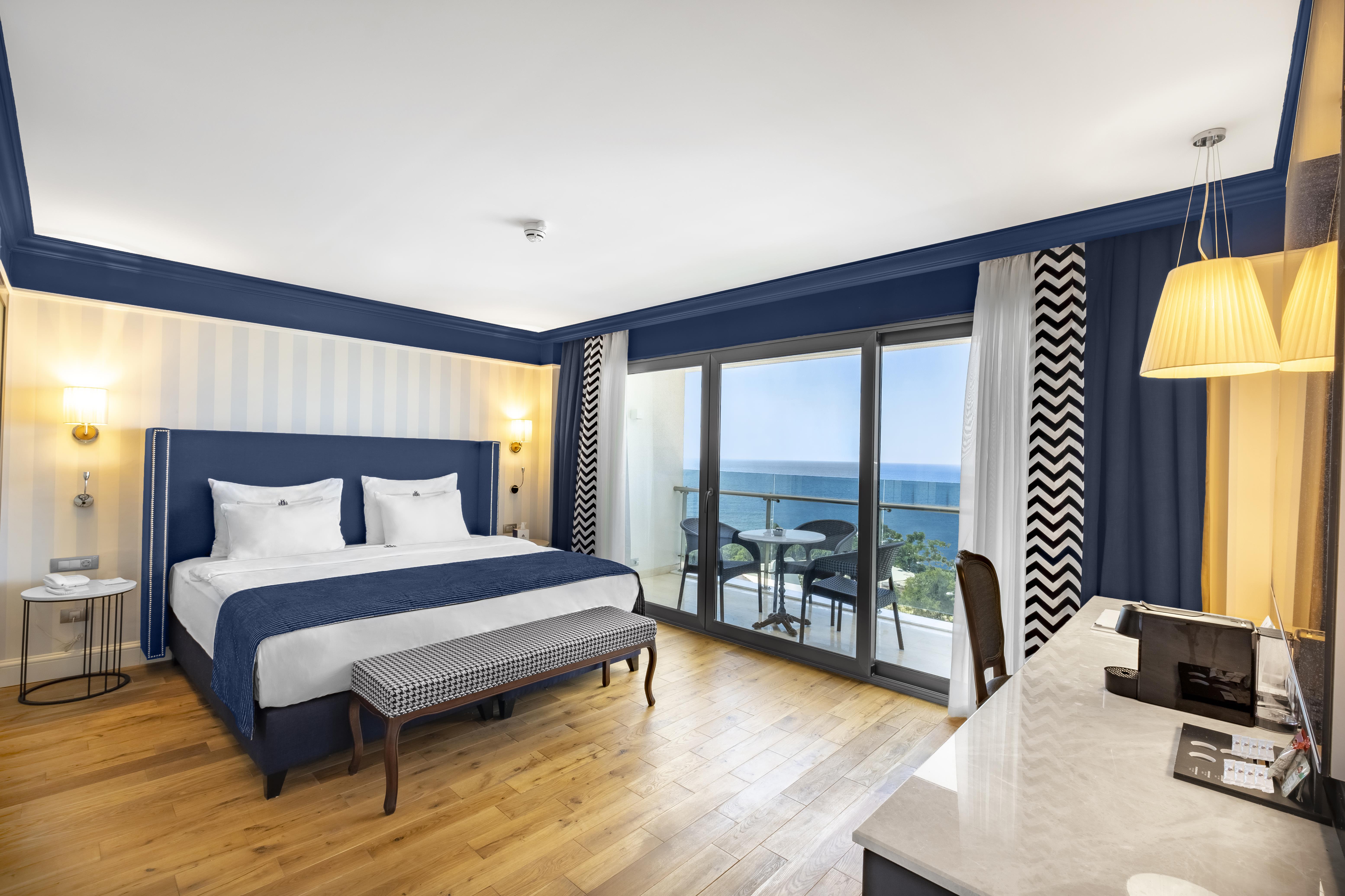 En az 2 yetişkin, En fazla 3 yetişkin + 1 çocuk veya 2 yetişkin + 2 çocuk.