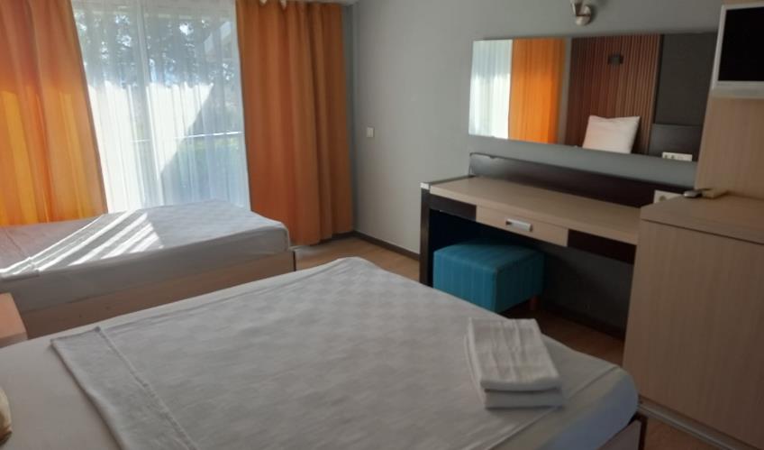 En az 3 yetişkin, En fazla 5 yetişkin veya 4 yetişkin + 1 çocuk.