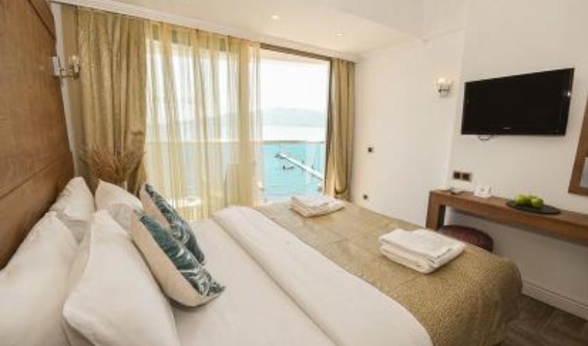 En fazla 3 yetişkin veya 2 yetişkin + 1 çocuk.