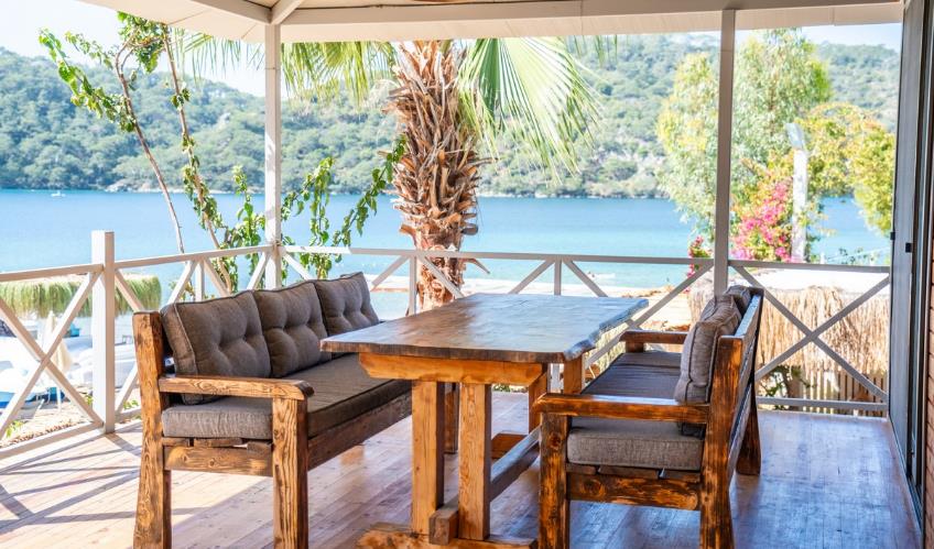 En az 2 yetişkin, En fazla 4 yetişkin veya 3 yetişkin + 1 çocuk.