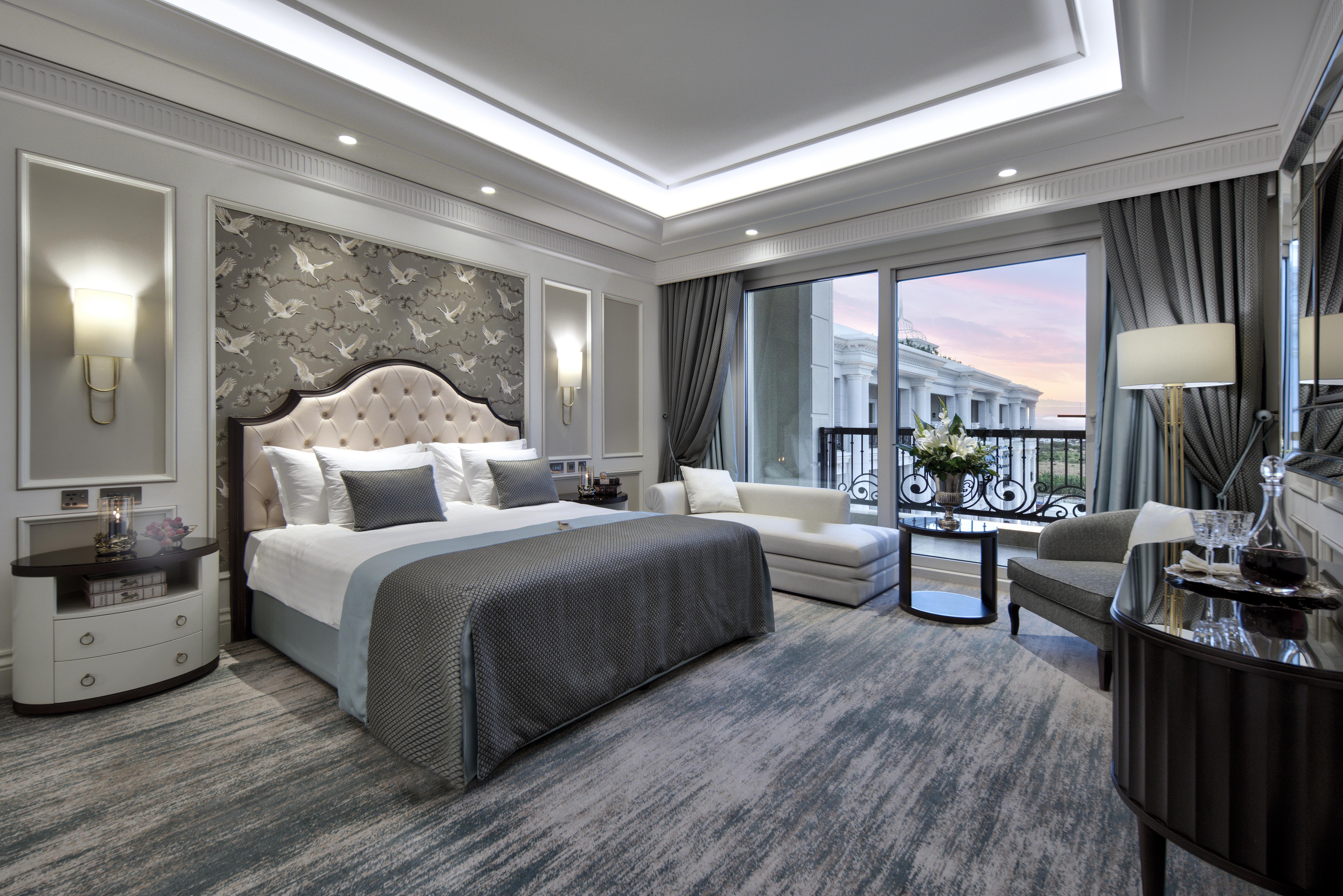 En fazla 3 yetişkin.